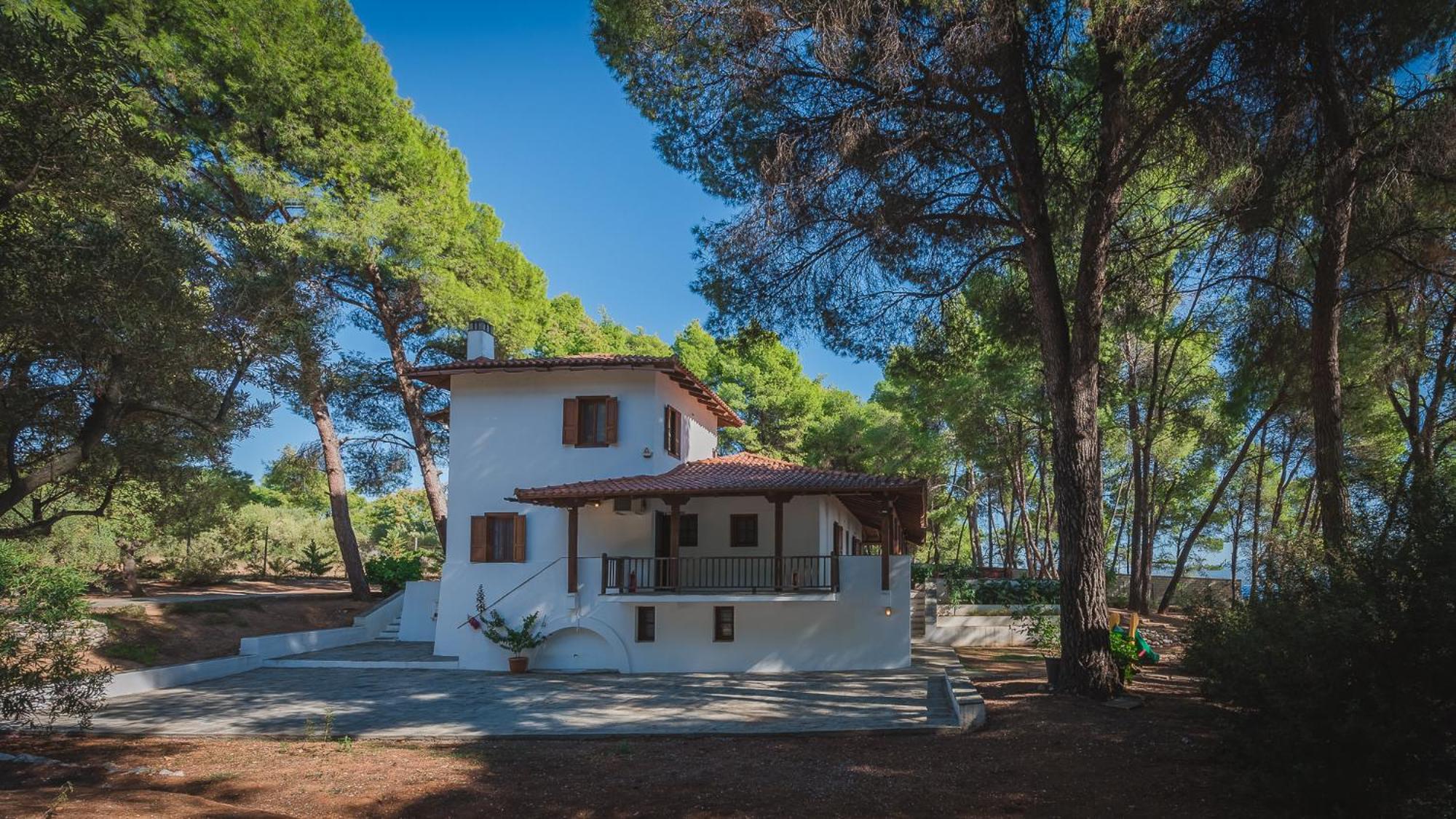 Squirrel Beach Front Villa, Metamorfosi Dış mekan fotoğraf