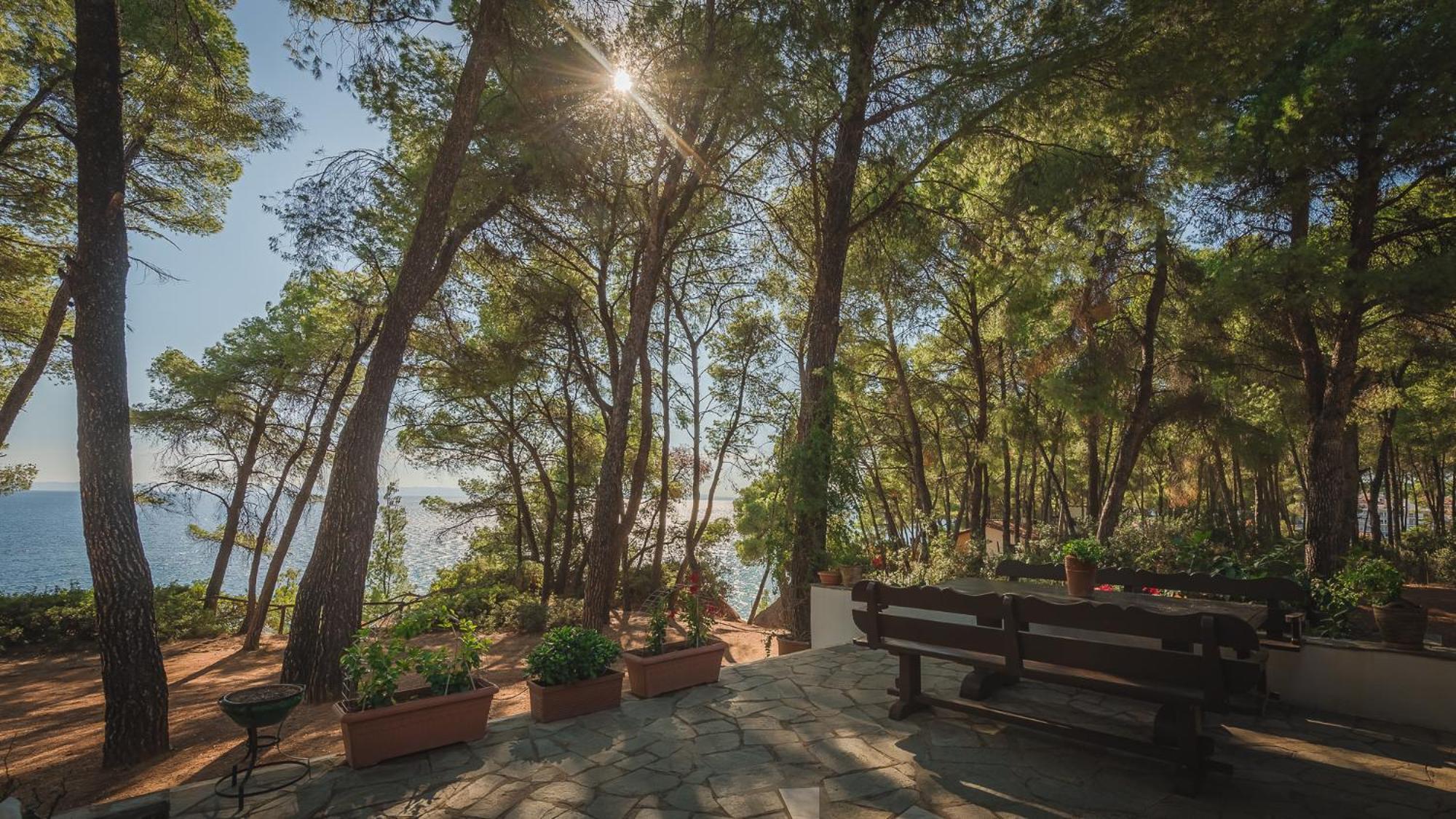 Squirrel Beach Front Villa, Metamorfosi Dış mekan fotoğraf