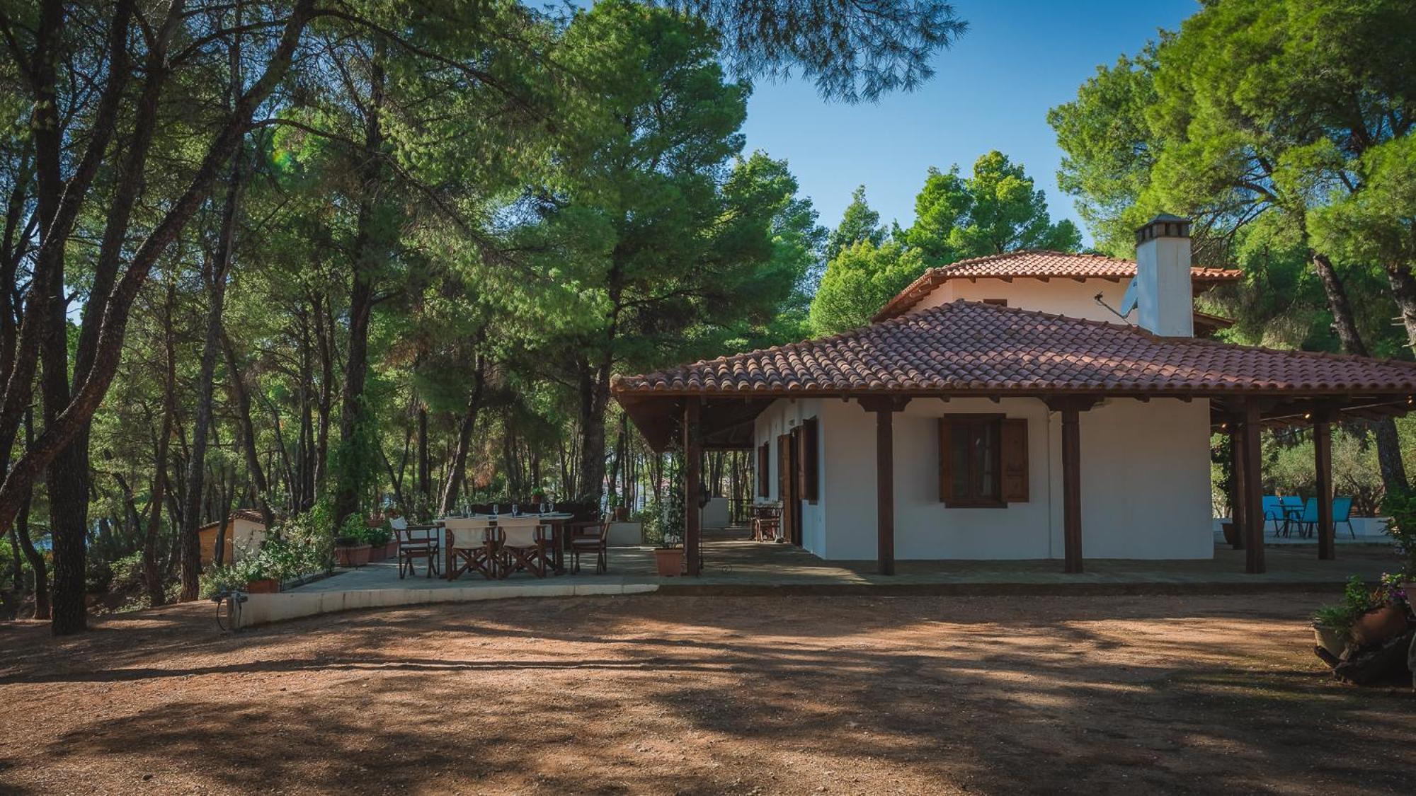Squirrel Beach Front Villa, Metamorfosi Dış mekan fotoğraf