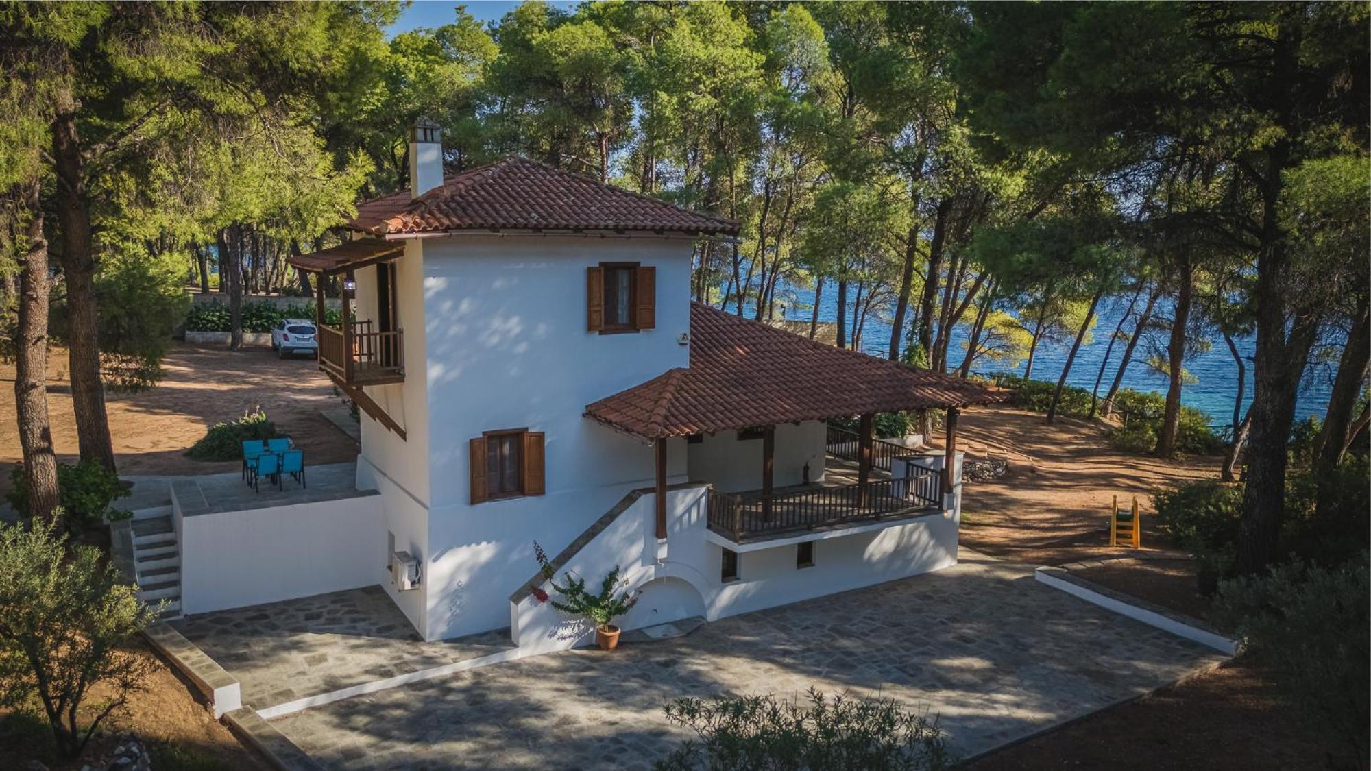 Squirrel Beach Front Villa, Metamorfosi Dış mekan fotoğraf