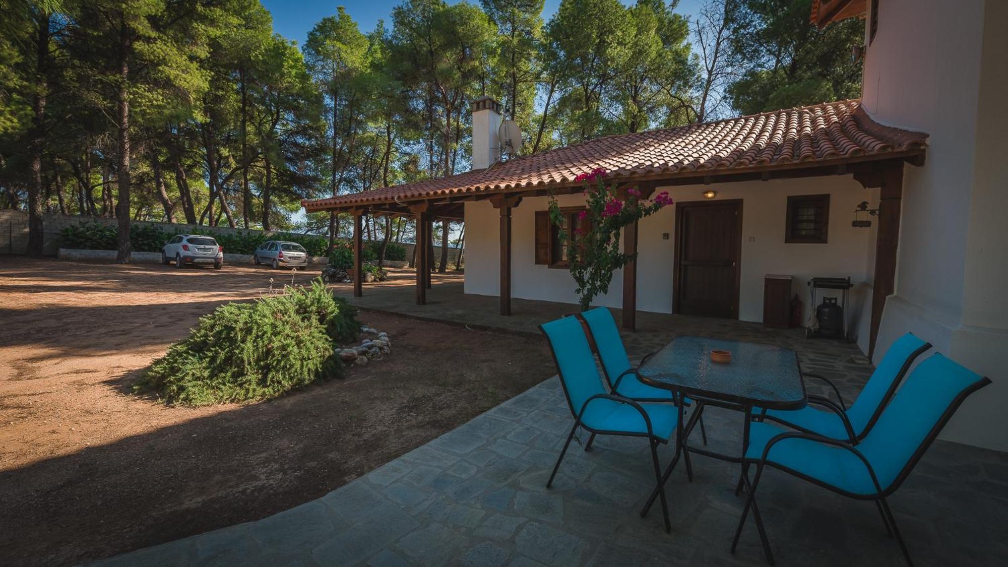 Squirrel Beach Front Villa, Metamorfosi Dış mekan fotoğraf