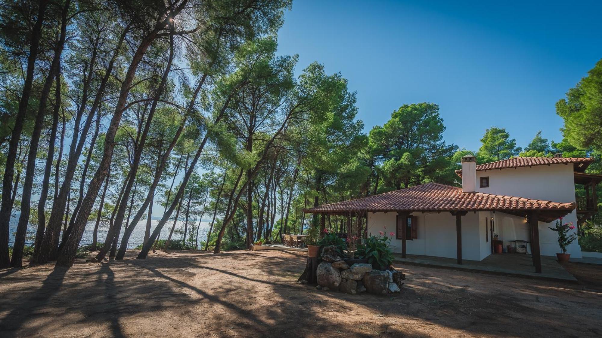 Squirrel Beach Front Villa, Metamorfosi Dış mekan fotoğraf