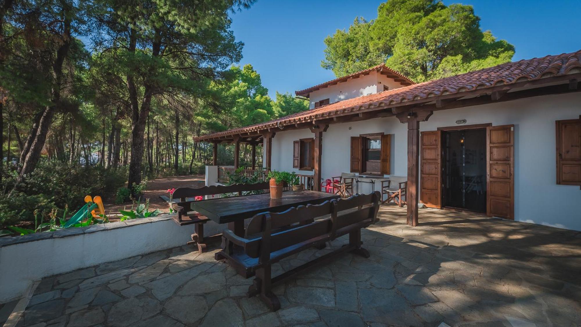 Squirrel Beach Front Villa, Metamorfosi Dış mekan fotoğraf