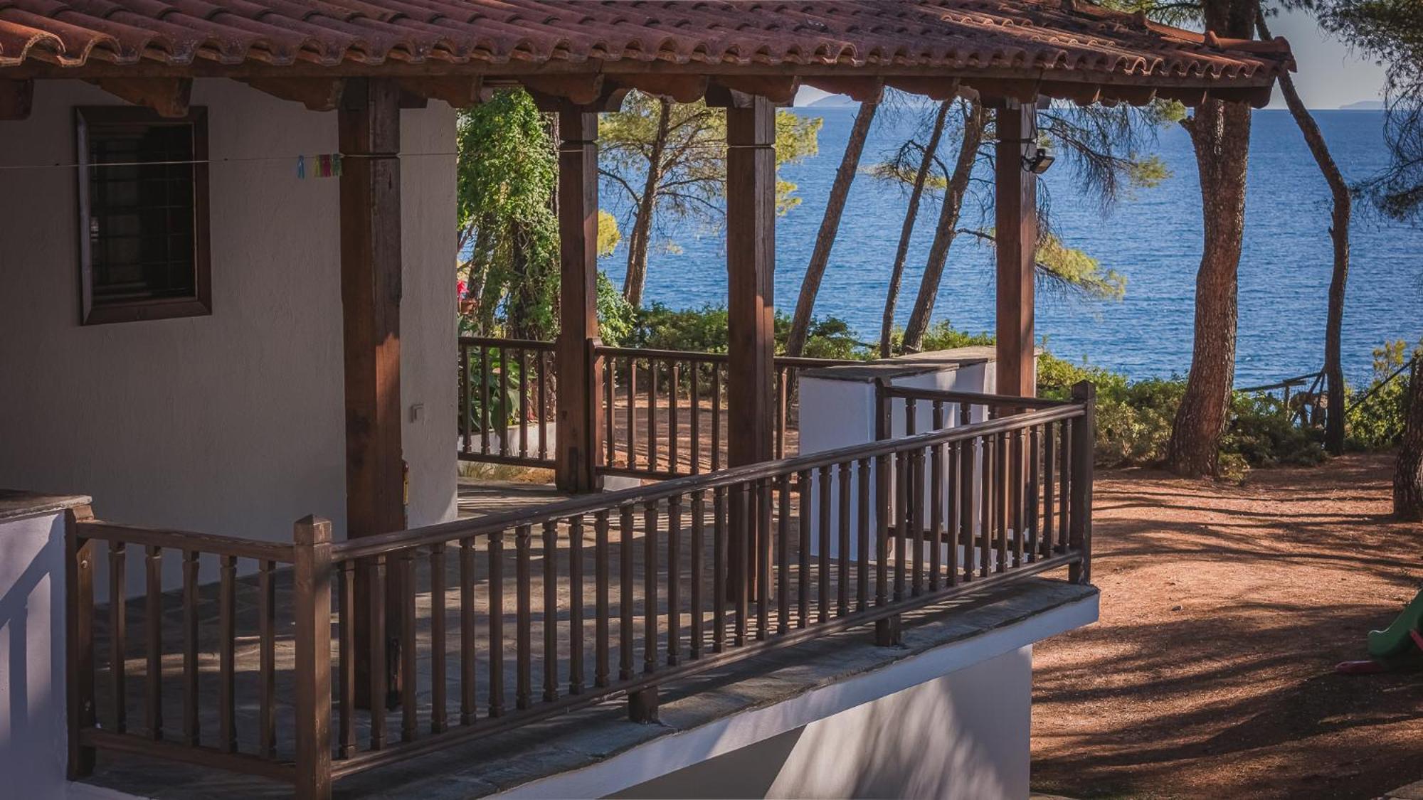 Squirrel Beach Front Villa, Metamorfosi Dış mekan fotoğraf