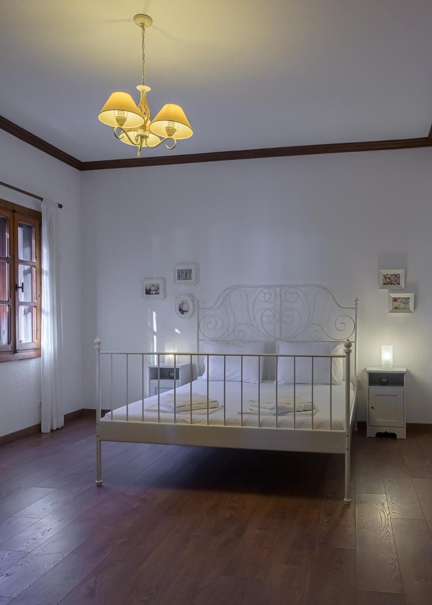 Squirrel Beach Front Villa, Metamorfosi Dış mekan fotoğraf