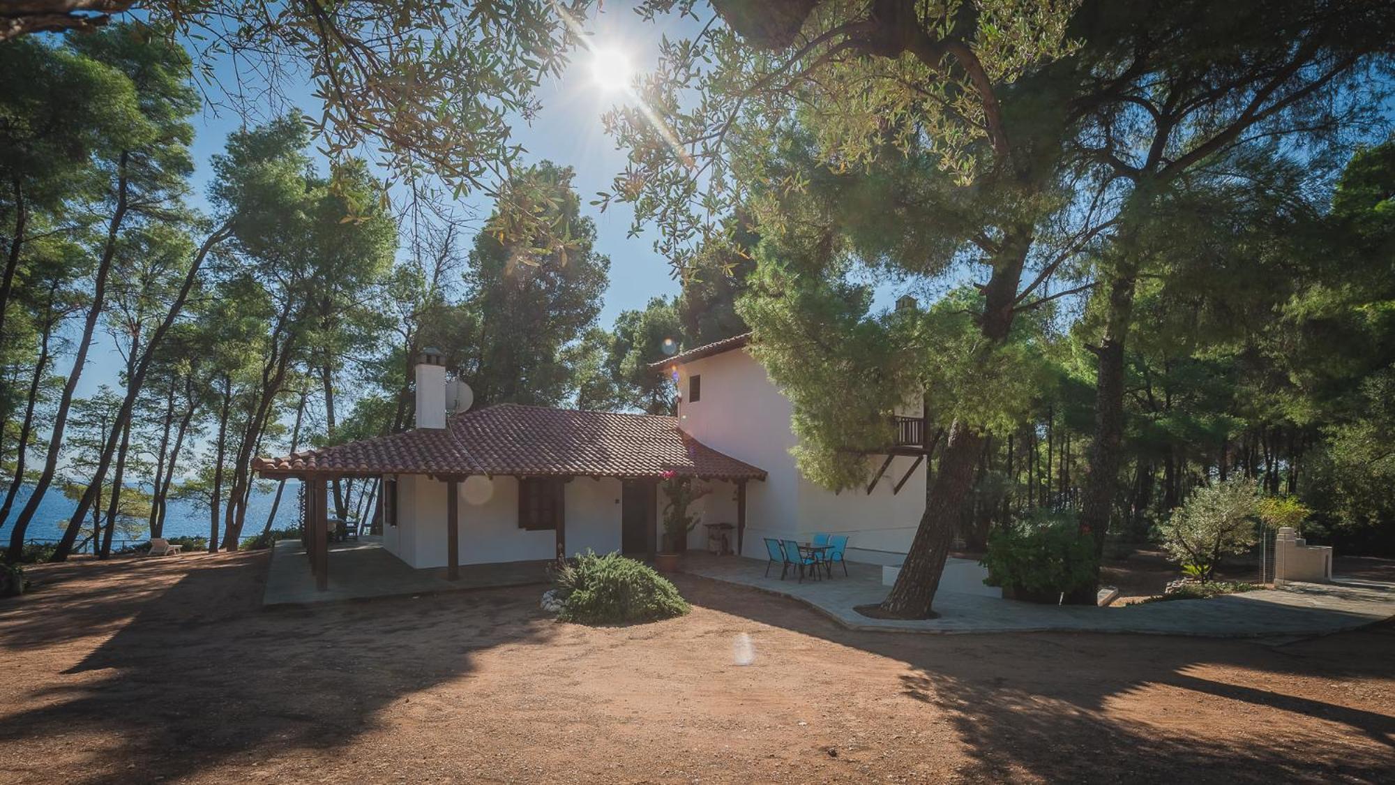 Squirrel Beach Front Villa, Metamorfosi Dış mekan fotoğraf
