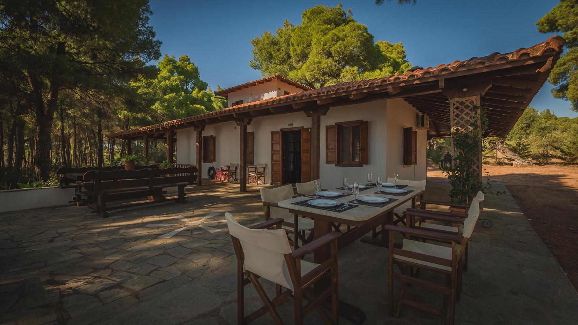 Squirrel Beach Front Villa, Metamorfosi Dış mekan fotoğraf