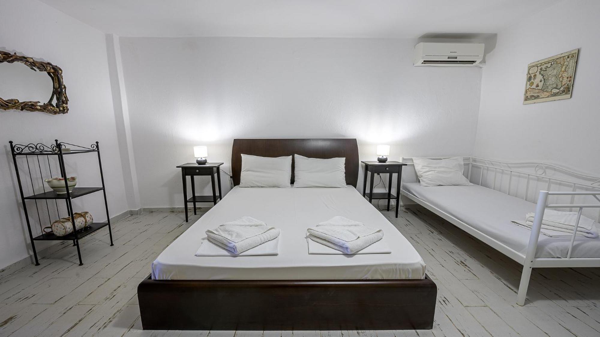 Squirrel Beach Front Villa, Metamorfosi Dış mekan fotoğraf