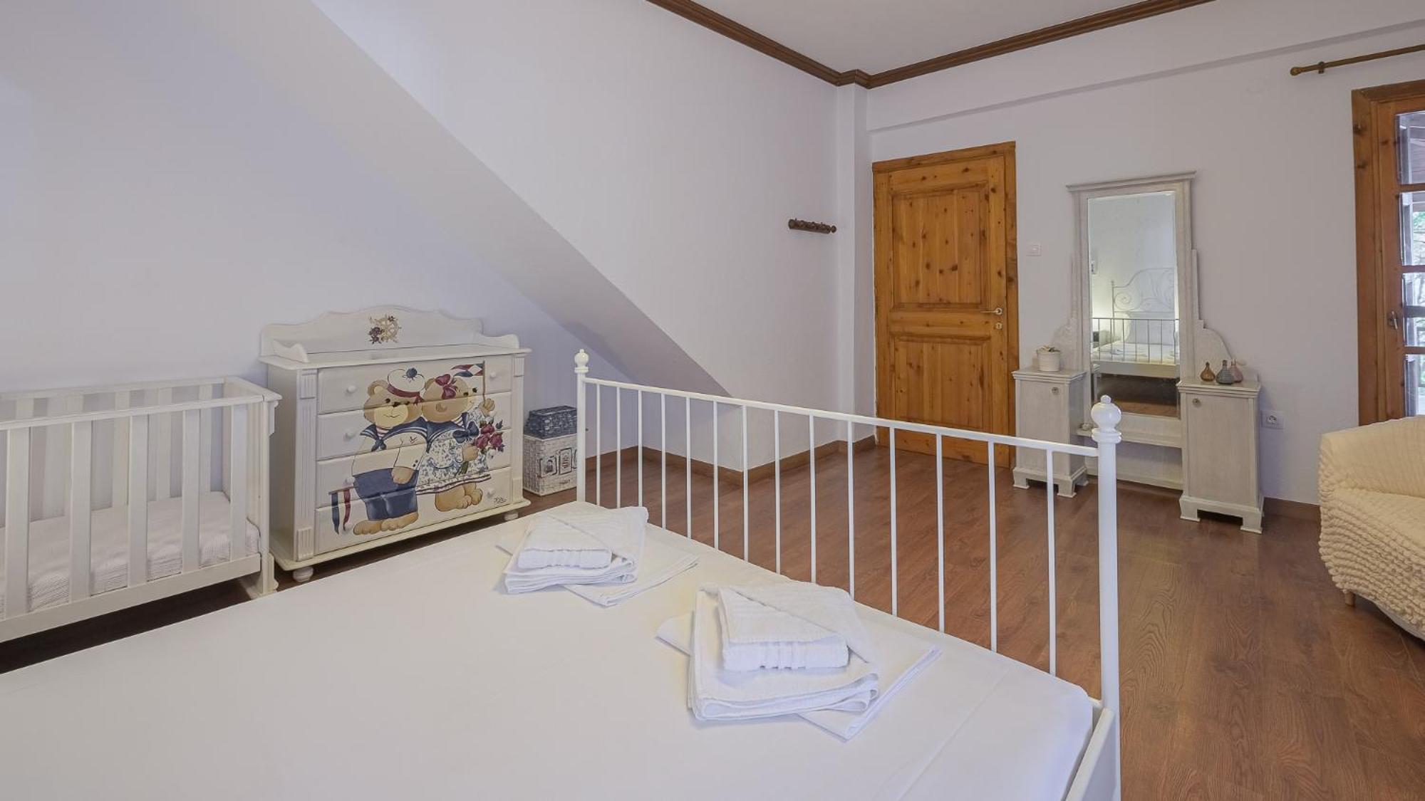 Squirrel Beach Front Villa, Metamorfosi Dış mekan fotoğraf