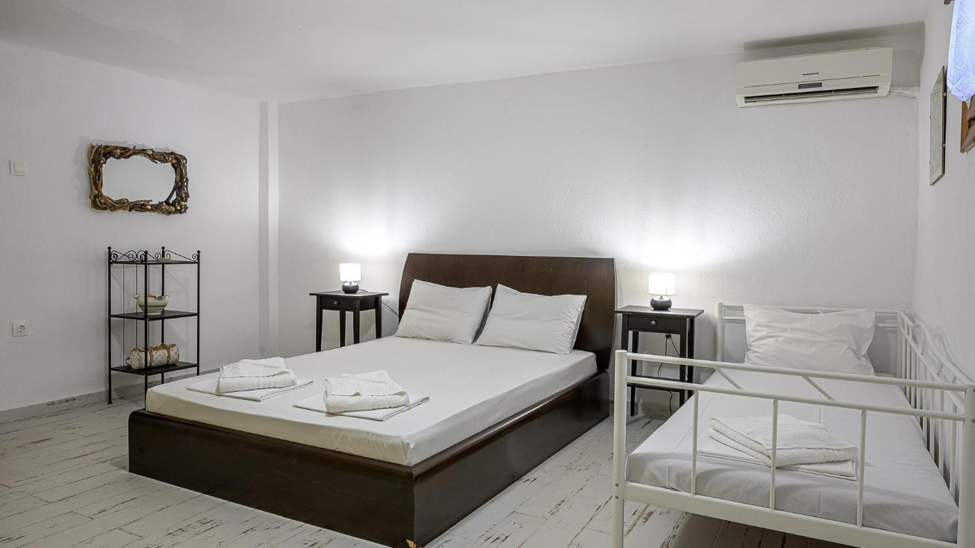 Squirrel Beach Front Villa, Metamorfosi Dış mekan fotoğraf