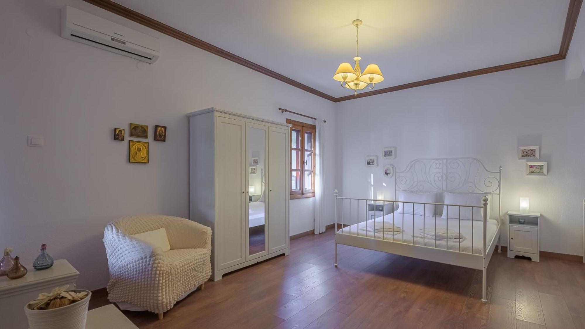 Squirrel Beach Front Villa, Metamorfosi Dış mekan fotoğraf