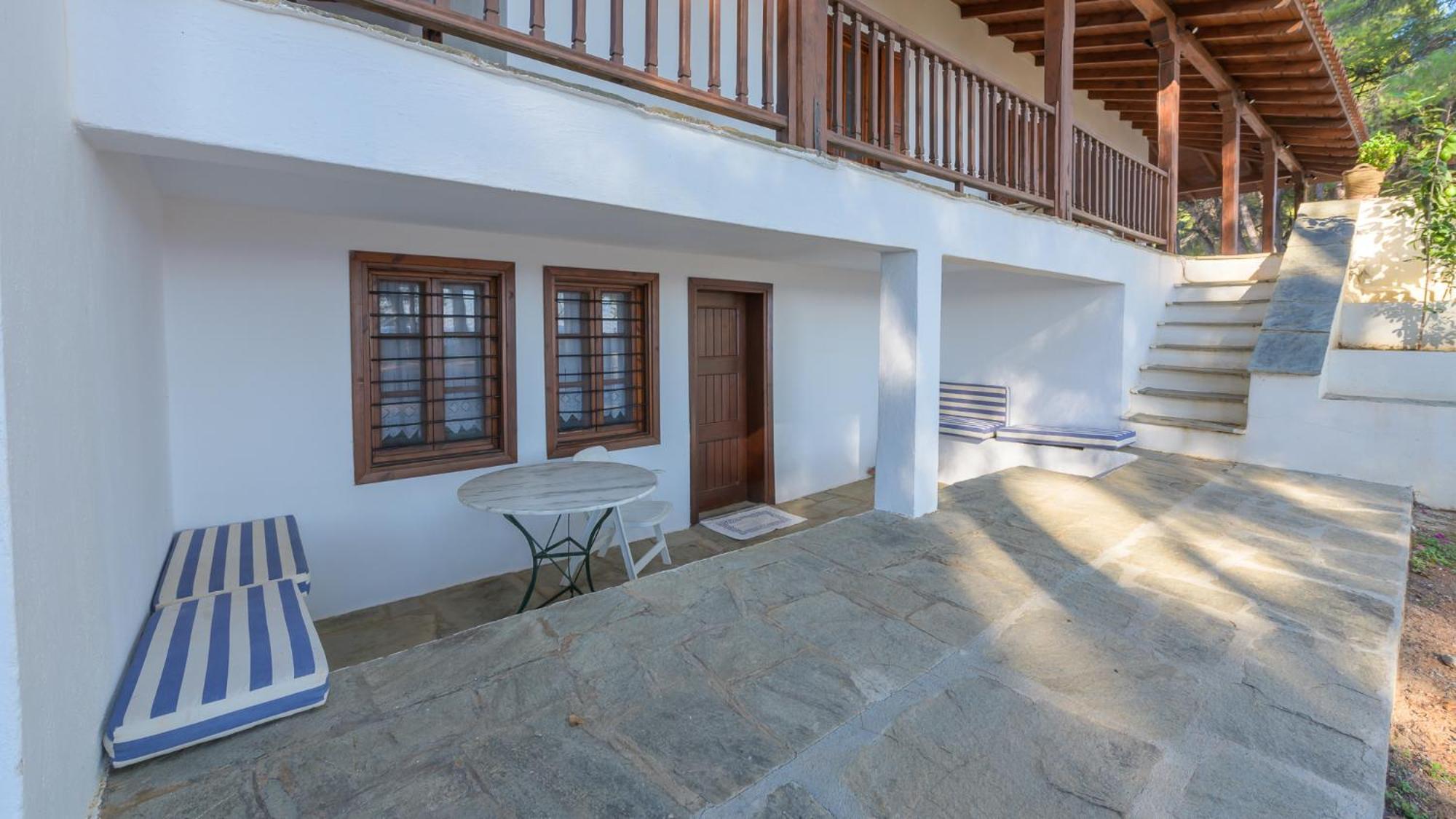 Squirrel Beach Front Villa, Metamorfosi Dış mekan fotoğraf