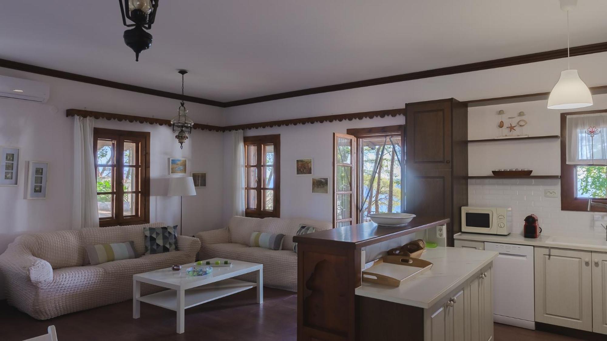 Squirrel Beach Front Villa, Metamorfosi Dış mekan fotoğraf