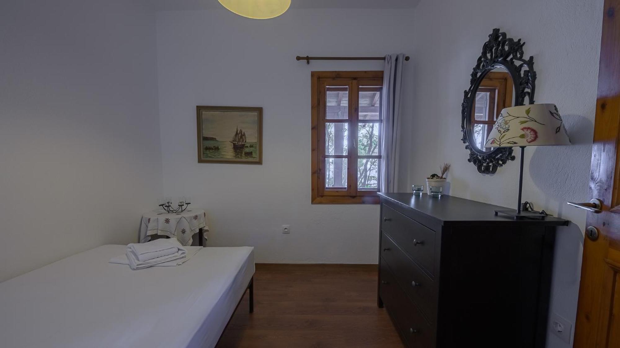 Squirrel Beach Front Villa, Metamorfosi Dış mekan fotoğraf